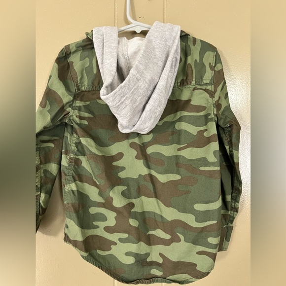 Boys camo button down with hoodie - Picture 2 of 3